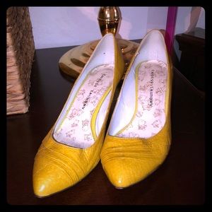 Chinese laundry yellow size 9 2” heels